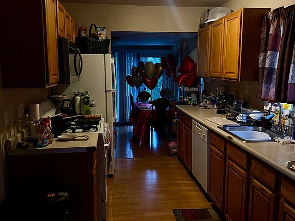 4th image of 19 Lenox Pl