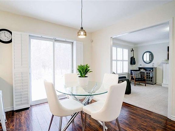 3rd image of 15 Yarmouth Dr