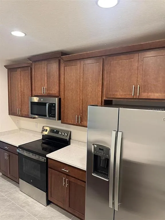 3 bed, 2.5 bath, 2120 sqft, $2,050 — Photo 4