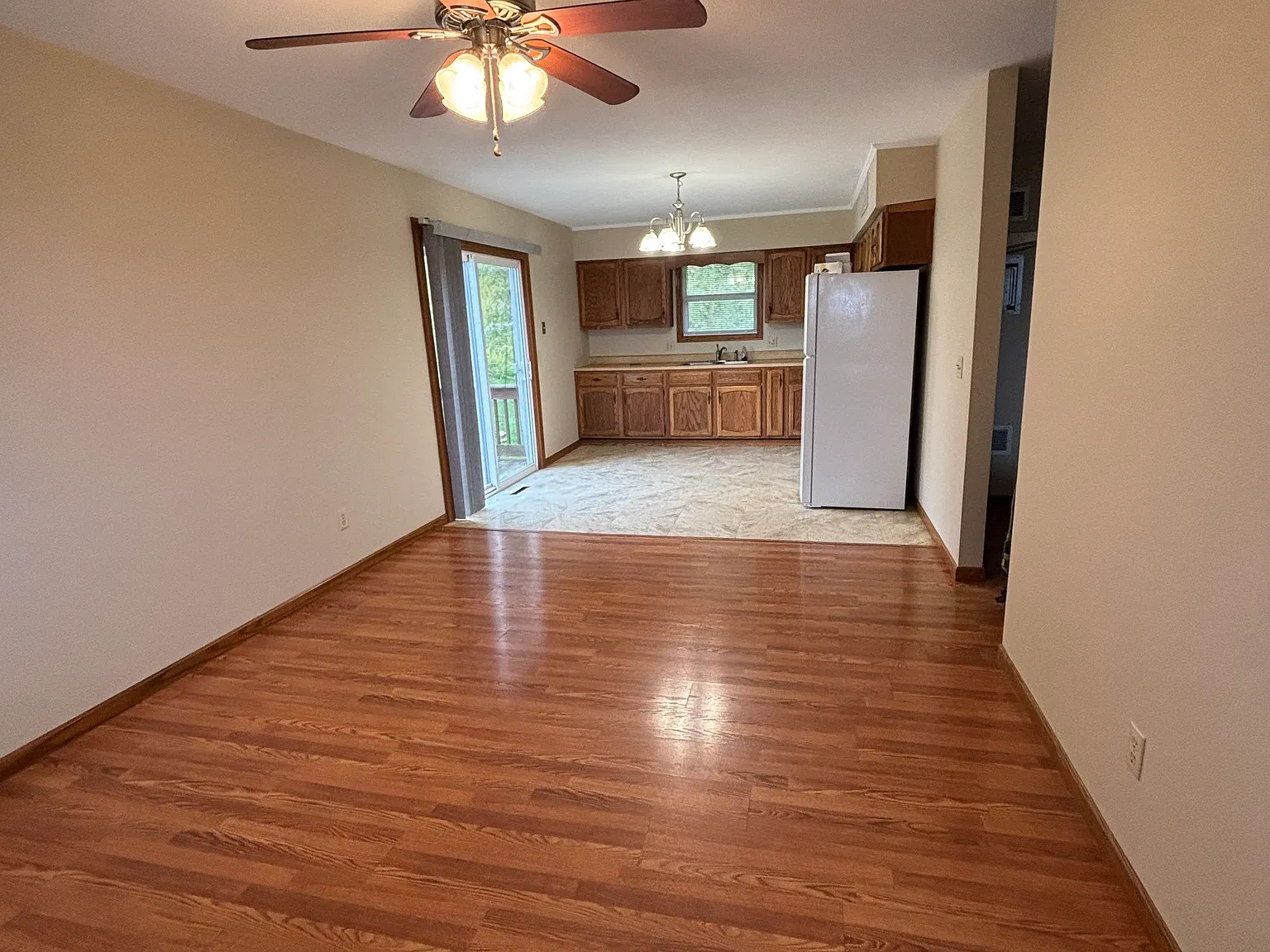 2 bed, $925 — Photo 1