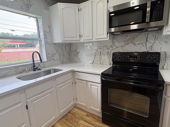 5th image of 821 S Solandra Dr