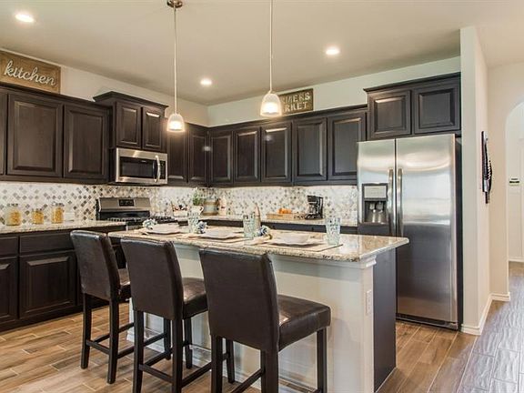 Photos shown here may not depict the specified home & features included are for illustration purposes only