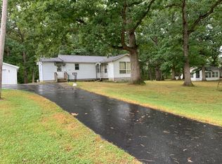 694 W Division Rd, Hebron, IN 46341