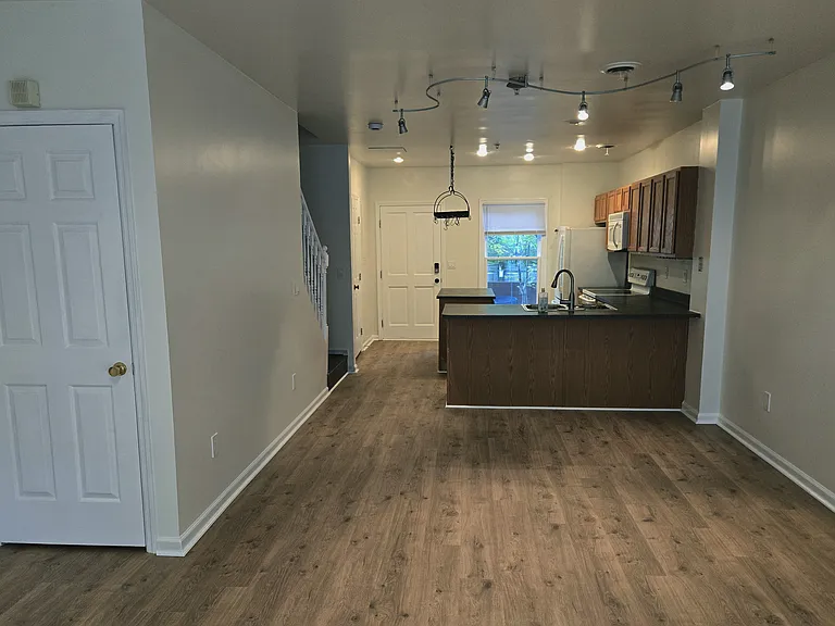 514 Saint Mary St — Photo 3