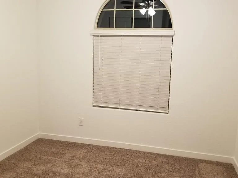 1329 E Glass Ln — Photo 11