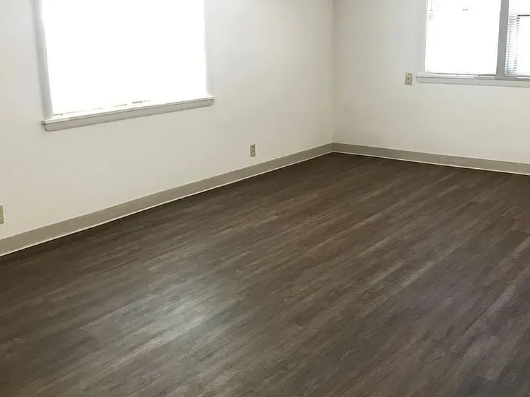 State Street Apartments — Photo 4