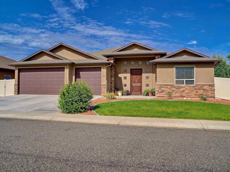 1st image of 211 Vista Hills Dr