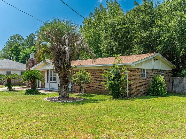 110 Green Dr — Photo 13