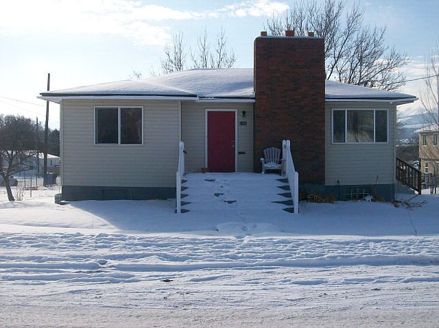 2nd image of 1045 Dolbeer St