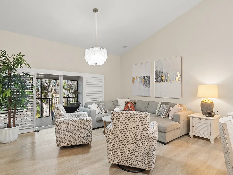 4360 Doubles Alley Dr #201