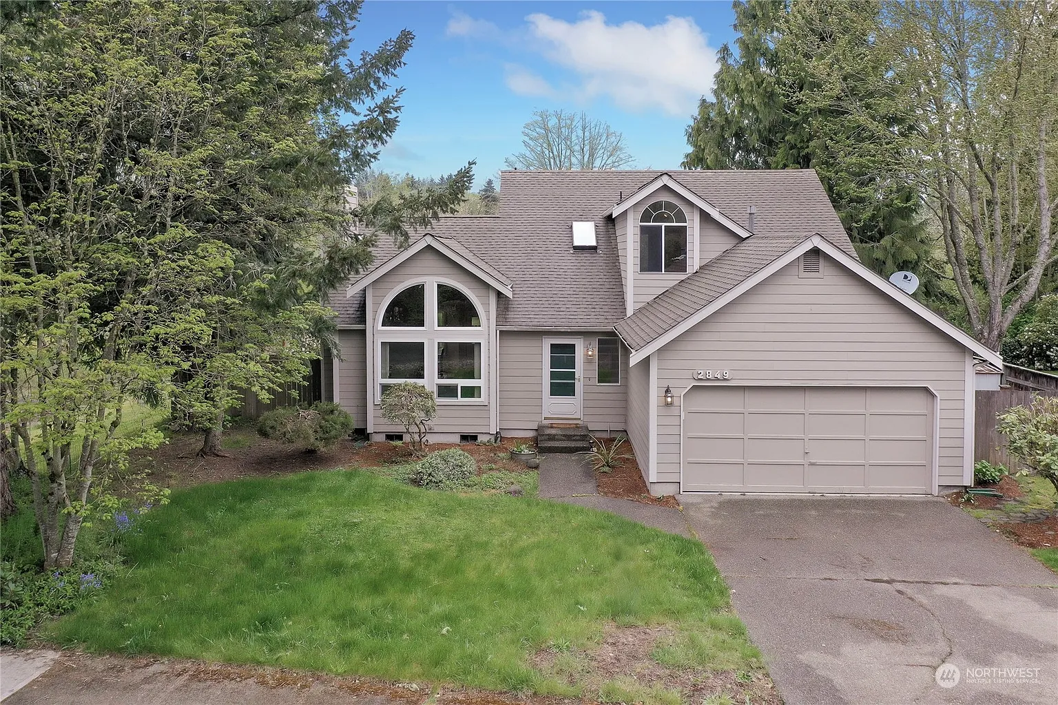 2849 Lakeview Drive SE photo 1