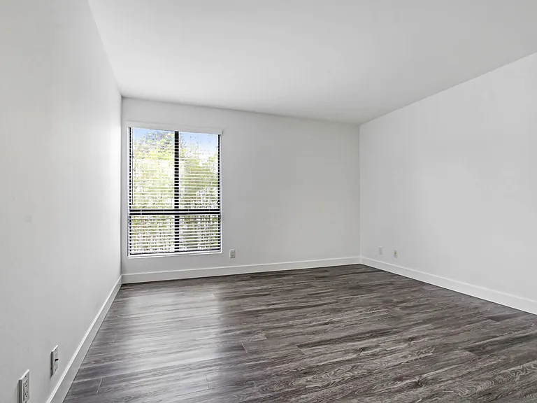 117 Pacific St. in Sant Monica - 1 block to the beach and Main St! — Photo 15