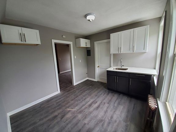 3rd image of 146-148 Myrtle Ave #3