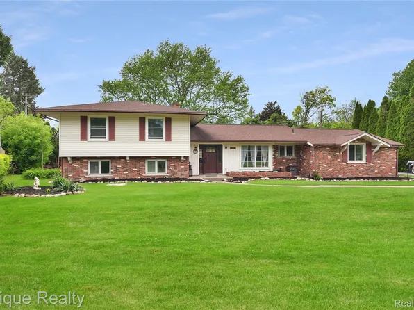38243 Jonathan St, Clinton Township, MI 48036