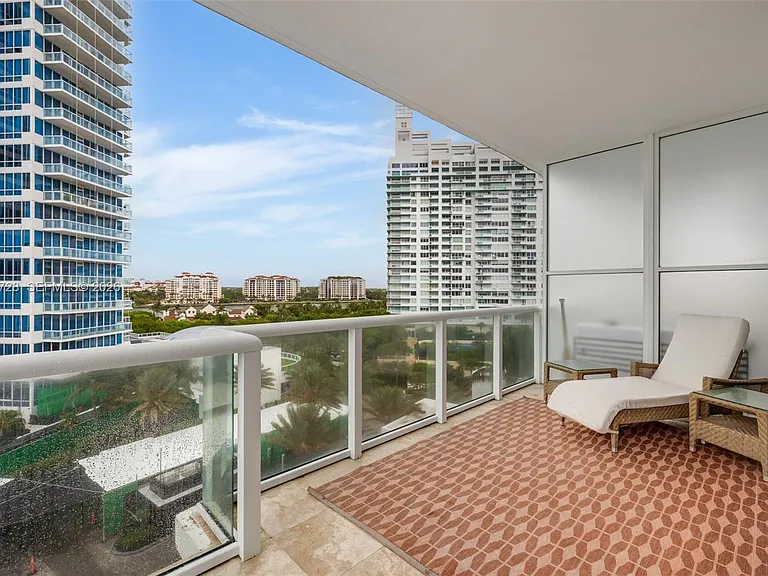 50 S Pointe Dr #903 — Photo 32
