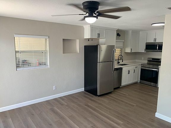 2nd image of 905 E Orange St #905