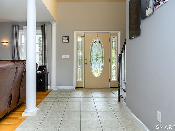 4th image of 63 Pautipaug Hill Road