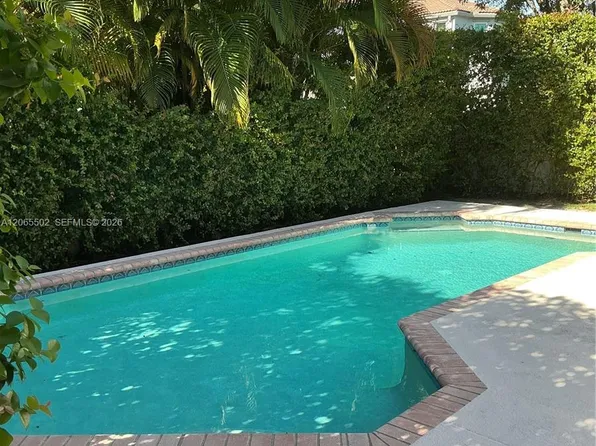 15857 NW 4th Ct, Pembroke Pines, FL 33028