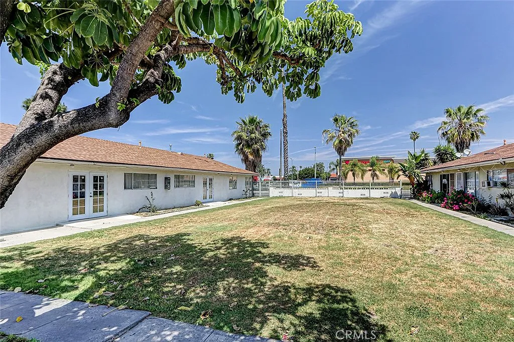10 bed, 3332 sqft, $10,000 — Photo 3