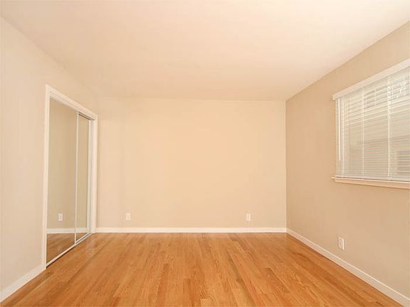 5th image of 734 Cowper St #734