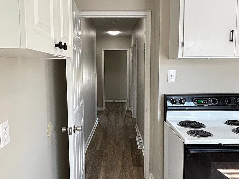 1310 Maple St — Photo 11