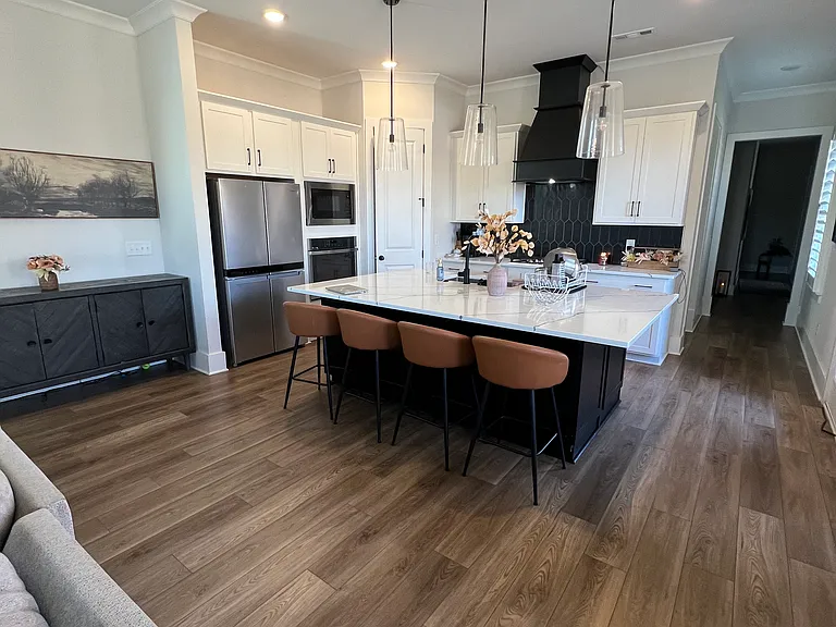 413 Marston Ave — Photo 3