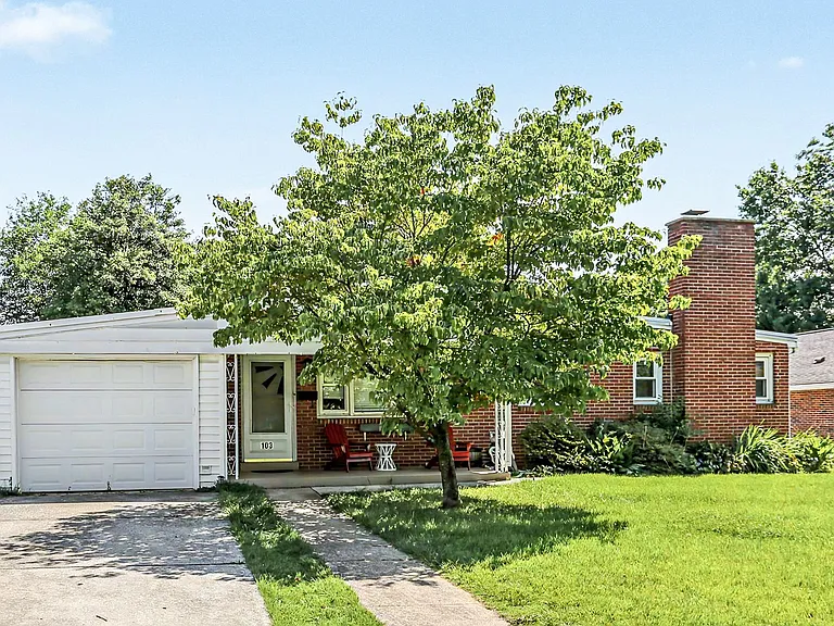 103 Maple Ave — Photo 2