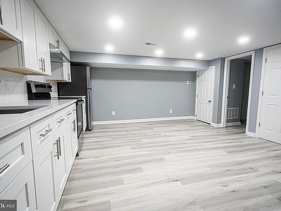 5th image of 5902 Addison St
