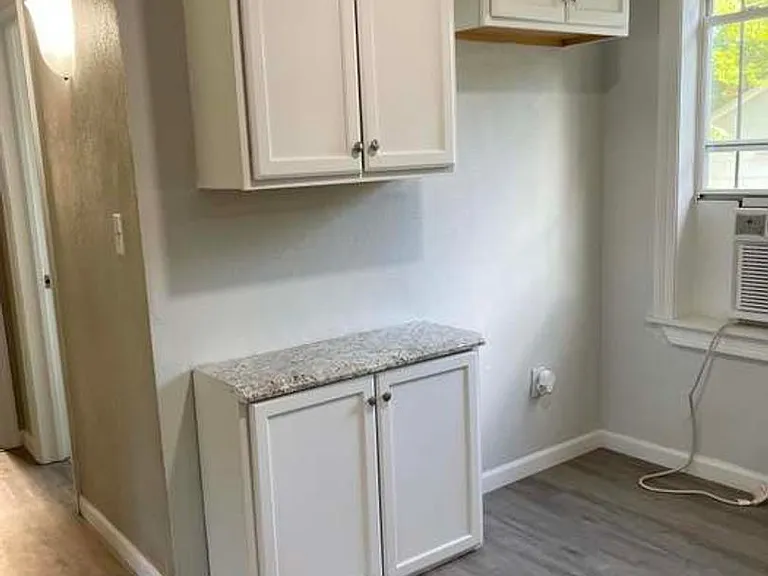 200 Stillwood Dr — Photo 13