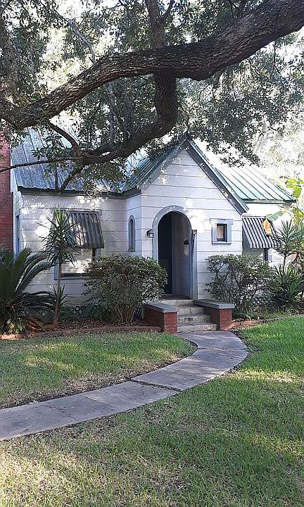 1st image of 2410 Glenwood Dr