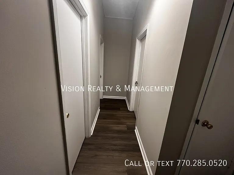 150 Castlegate Cir — Photo 31