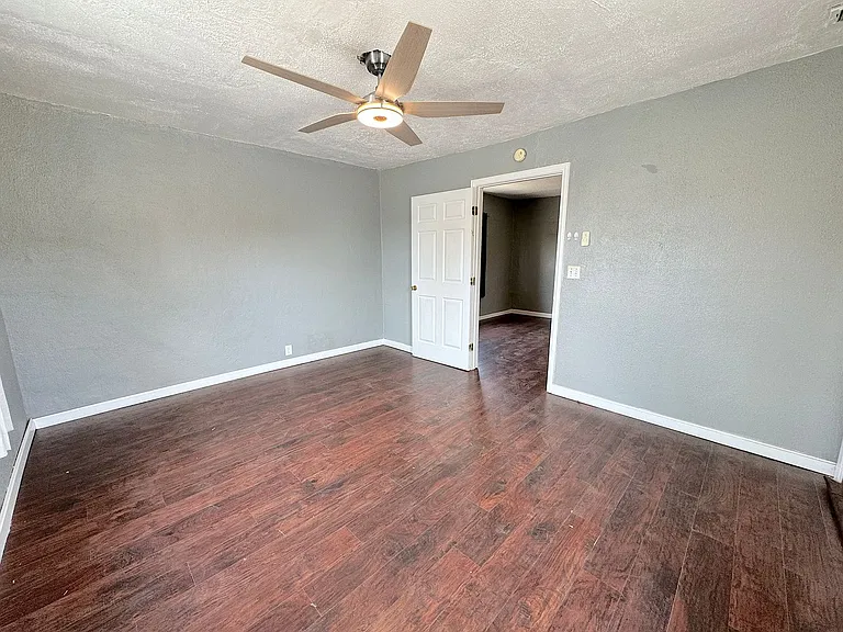 3906 Tularosa Ave — Photo 15