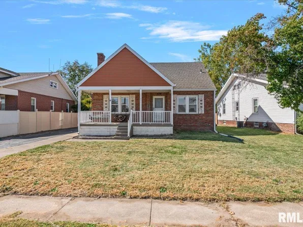 711 N Webster St, Taylorville, IL 62568