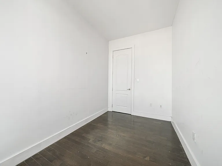714 Seneca Ave #401 — Photo 24