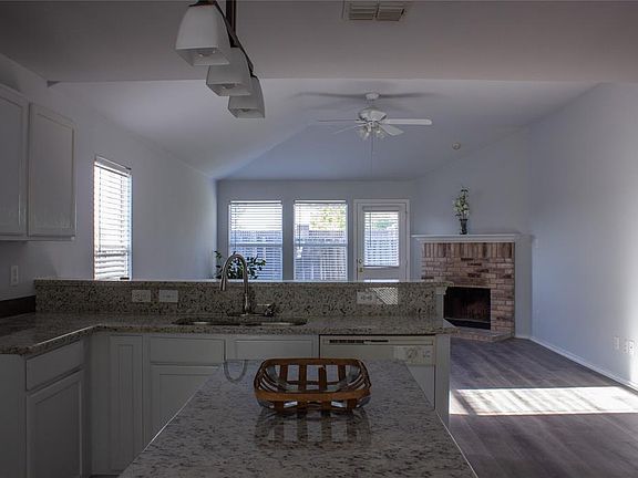 5th image of 2812 Briargrove Ln