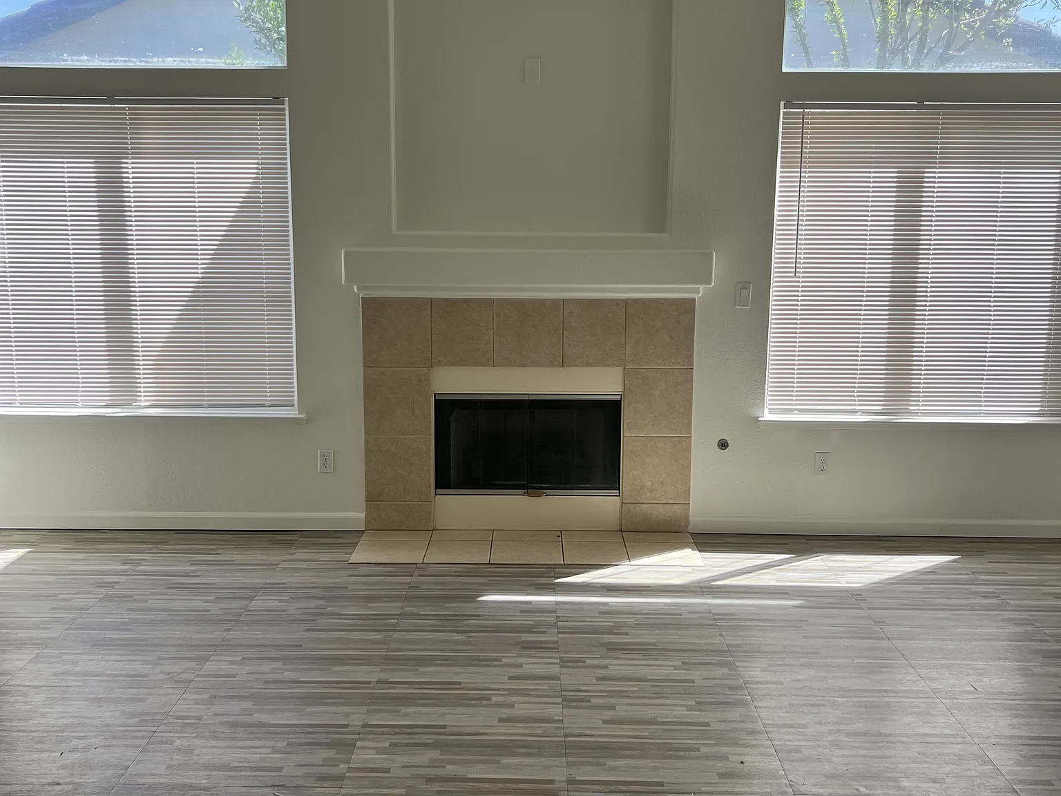 3 bed, 2.0 bath, 1643 sqft, $2,495 — Photo 3