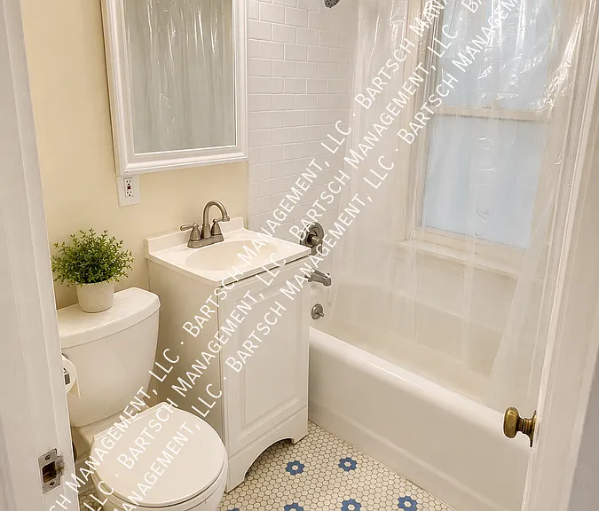 5511 W Martin Dr #8 — Photo 8