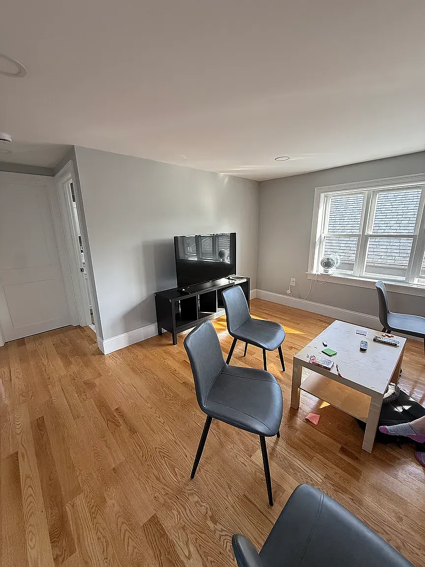 6 bed, 9999 sqft, $9,000 — Photo 3