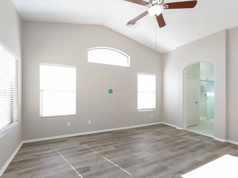 15999 W Moreland St — Photo 11