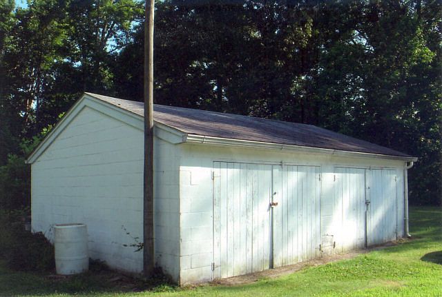 2nd image of 971 Weems Rd