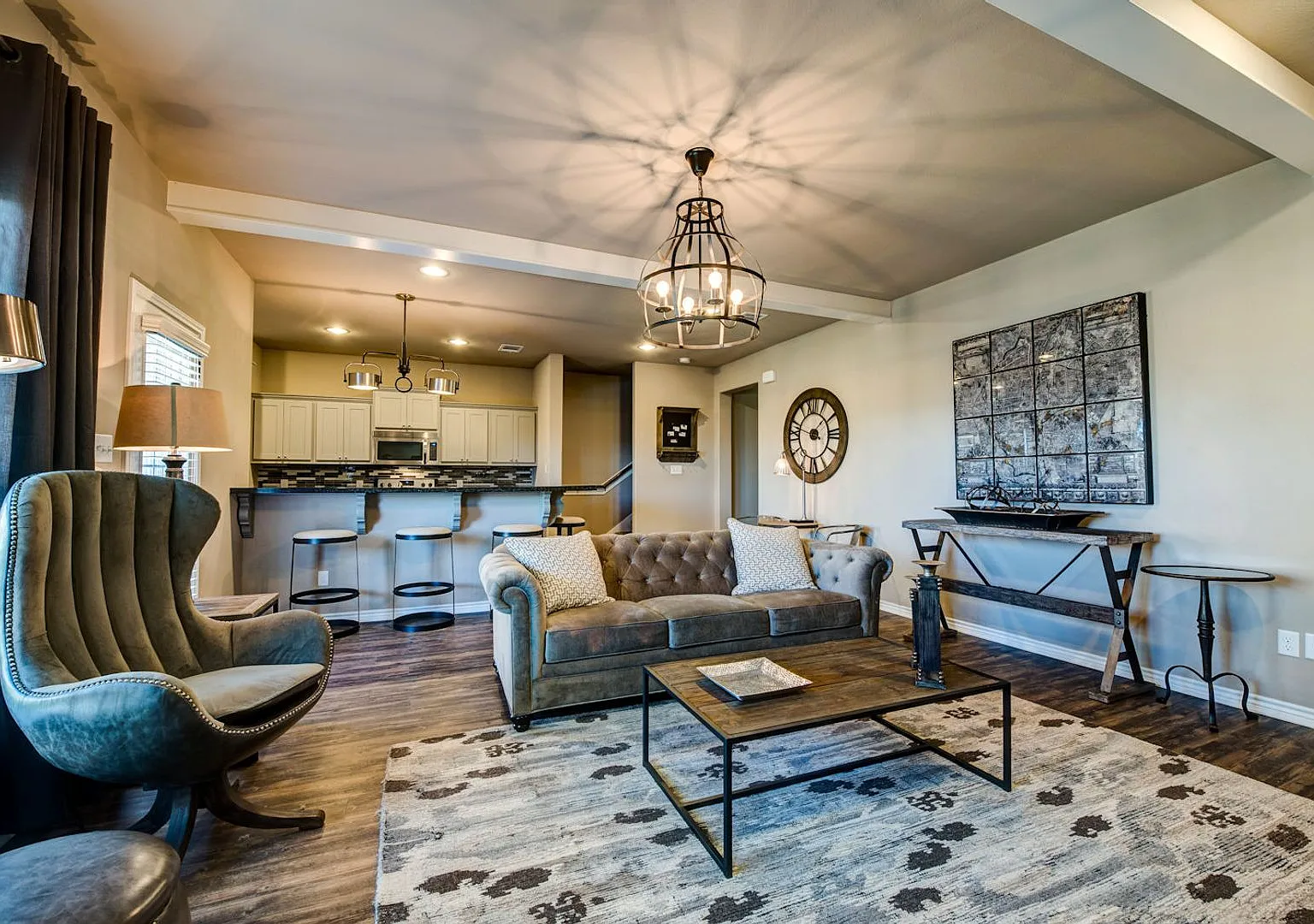 3 Bed at Pershing Pointe! — Photo 4