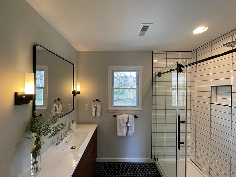 1025 Grove St #A — Photo 4