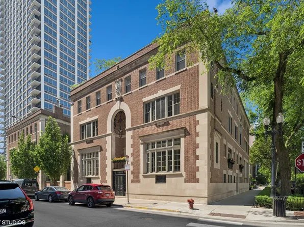 40 W Schiller St #A2, Chicago, IL 60610