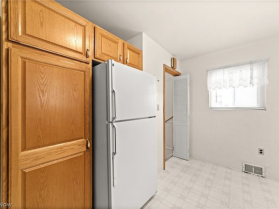 4th image of 5889 Westbrook Dr
