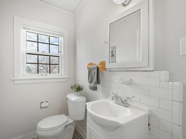 1543 S Hillside St — Photo 9
