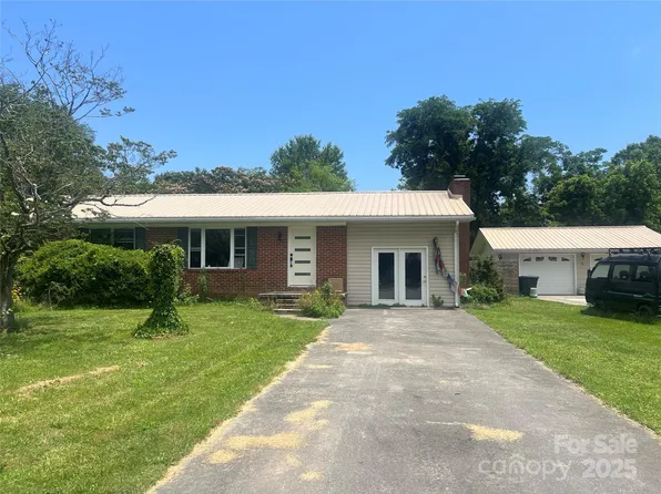 26 Burnette Dr, Brevard, NC 28712