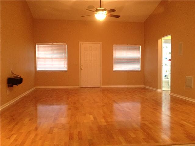 2nd image of 3844 SE 61st Pl
