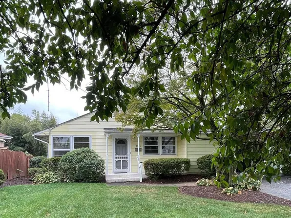 3023 Rosemary Ln, Falls Church, VA 22042