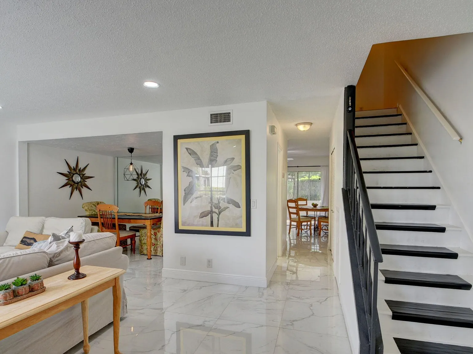 3 bed, 2.5 bath, 1320 sqft, $2,800 — Photo 3