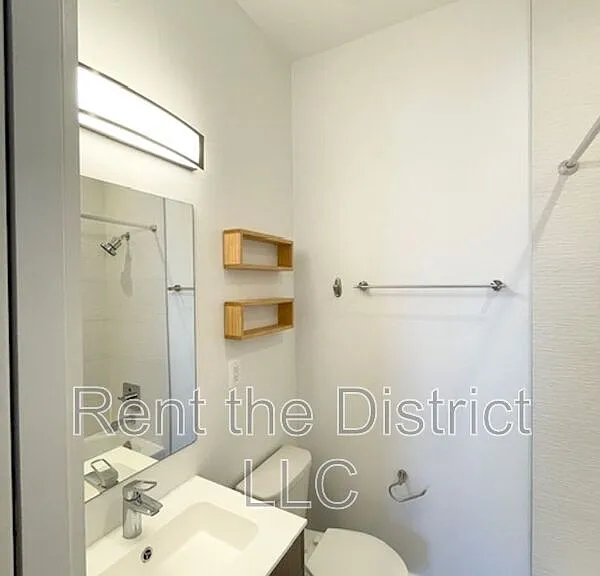 254 15th St SE #5 — Photo 17
